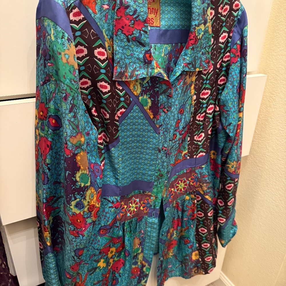 JOHNNY WAS silk shirt gorgeous vivid colors. small but can fit Medium.    pit to